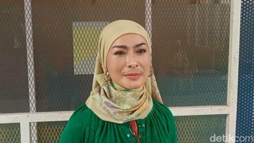 Iis Dahlia Ceritakan Perjalanan Umrah hingga Berkesempatan Masuk ke Raudhah