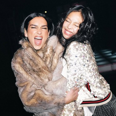 Lirik Lagu Handlebars - Jennie & Dua Lipa