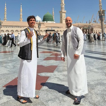 Lirik Lagu Qalbi Fil Madinah - Maher Zain & Harris J