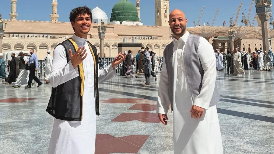 Lirik Lagu Qalbi Fil Madinah - Maher Zain & Harris J