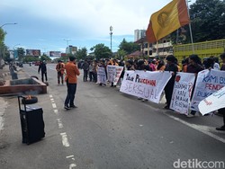 Mahasiswa UNM Demo Tuntut Dosen Pria Diduga Lecehkan Mahasiswa Ditindak