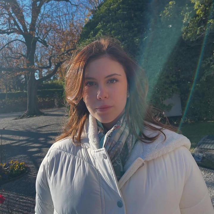 <p>Paras Manuella yang blasteran pun sering kali disebut mirip dengan sang Bunda. Tak sedikit juga netizen yang meramaikan kolom komentar <em>postingan</em> Manuella dengan pujian. (Foto: Instagram@manuellaazizaa)</p>