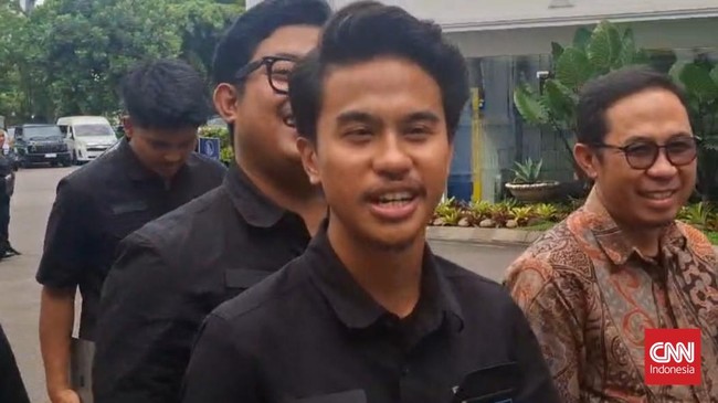 Pandawara Group, sekelompok anak muda kreator konten berbasis isu lingkungan mendatangi Istana Kepresidenan Jakarta, Selasa (11/3) siang.