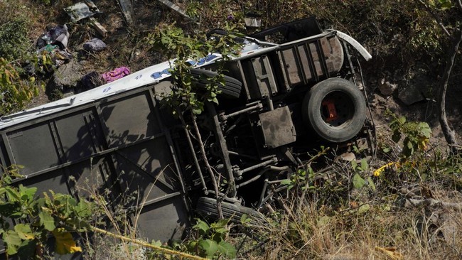 Kecelakaan Maut Bus Terguling di Jalan Tol, 12 Orang Tewas