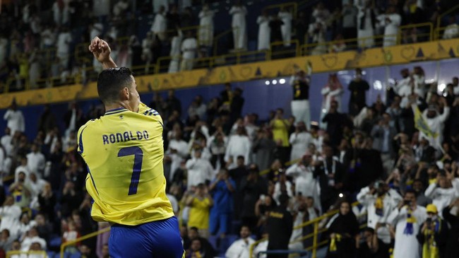 5 Rekor Ronaldo di Hari Terakhir Bersama Al Nassr Cristiano Ronaldo terus membuktikan diri bahwa ia masih mampu bersaing di level elite. Berikut lima rekor yang ia catat di hari terakhir bersama Al Nassr.