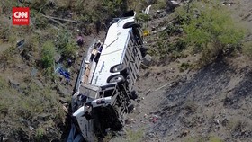 VIDEO: Bus Terguling di Meksiko, 18 Orang Tewas