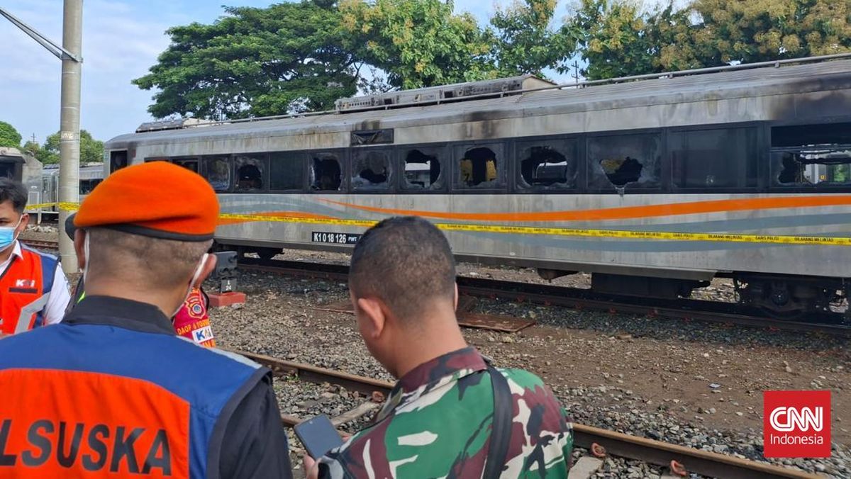 Polisi Cek Pemicu Kebakaran 3 Gerbong KA di Stasiun Tugu Yogya