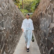 Get The Look: OOTD Stylish ala Alika Islamadina untuk Buka Bersama