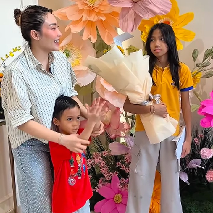 <p>Bunda, kita doakan agar Aqilah selalu diberikan kesehatan dan keberkahaan di usia yang baru ini. Semoga Aqilah juga selalu membanggakan serta berbakti pada kedua orang tuanya. (Foto: Instagram: @mrsayudewi)</p>