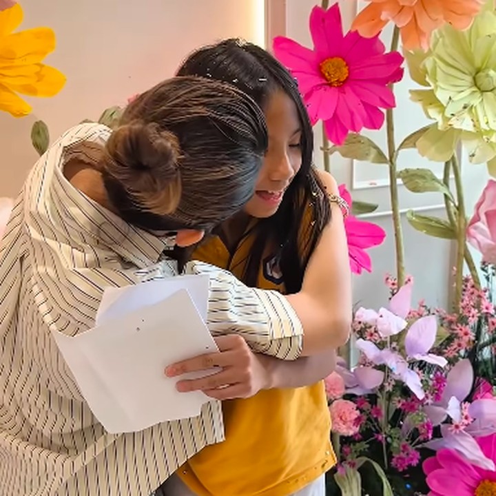 <p>"Selamat harimu, Aqilahku, preteen-ku, anak ciwikku, anak pertamaku, kembaran <em>daddy</em>-nya <em>inside out</em>. Terima kasih selalu menjadi dirimu dan terima kasih telah membuatku menjadi Ibu. Aku sangat mencintaimu. Salihah selalu, sehat, bahagia lahir batin dan menjadi versi terbaik dirimu karena aku akan selalu ada di belakangnya," tutur Ayu dengan menyisipkan emotikon hati. (Foto: Instagram: @mrsayudewi)</p>