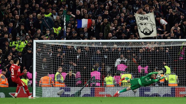 Kiper PSG Gianluigi Donnarumma berhasil dinobatkan sebagai Man of The Match usai menumbangkan Liverpool di 16 besar Liga Champions.