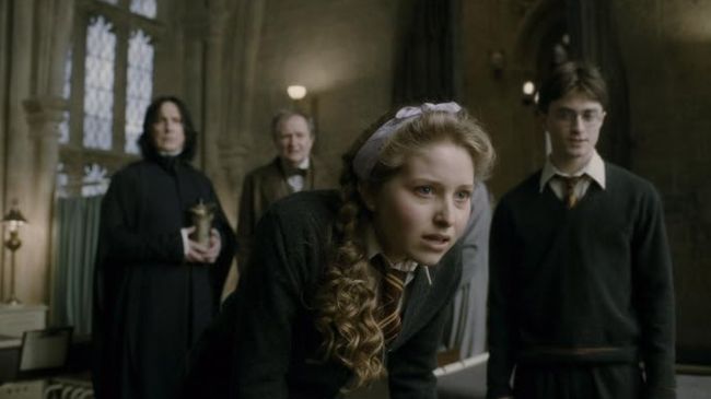Aktris Harry Potter Jessie Cave mengaku memulai OnlyFans supaya bisa bayar utang.