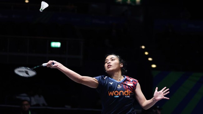 Gregoria Mariska Tunjung susah payah lolos ke babak perempat final All England 2025 setelah mengalahkan Sim Yu Jin di Utilita Arena Birmingham, Kamis (13/3).