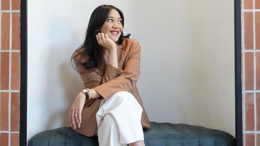 Idap Back Pain, Begini Cara Putri Tanjung Bisa Tetap Produktif Kerja