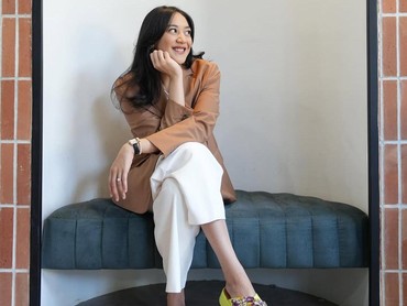 img-title Idap Back Pain, Begini Cara Putri Tanjung Bisa Tetap Produktif Kerja