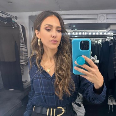 Kepergok Mesra, Jessica Alba Pacari Aktor Captain America usai Cerai