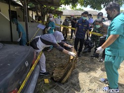 Petunjuk Baru, Polisi Temukan Sarung Dalam Mobil Isi Kerangka Manusia