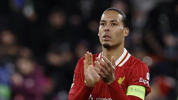 Berita Olahraga Terkini CNN Sport : Resmi Bertahan di Liverpool, Van Dijk Jadi Bek dengan Gaji Termahal