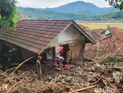 Warga Terisolir Imbas Banjir-Longsor Kaungluwuk Sukabumi Butuh Bantuan