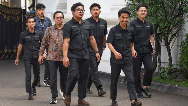 Pandawara Group ajak warga patungan beli hutan untuk mencegah alih fungsi lahan usai banjir dan longsor kepung Sumatra.