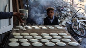 FOTO: Qatayef, Kudapan Buka Puasa Favorit Warga Gaza