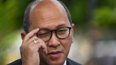 Menteri Investasi dan Hilirisasi Rosan Perkasa Roeslani menyampaikan keterangan kepada wartawan usai melakukan bpertemuan dengan Presiden Prabowo Subianto dan petinggi perusahaan otomotif asal Vietnam