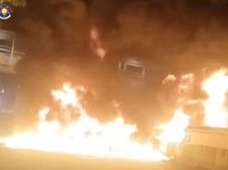 Kabel Terbakar Sambar Tangki Solar, Api Merambat Hingga ke Jalan Raya di Jaktim