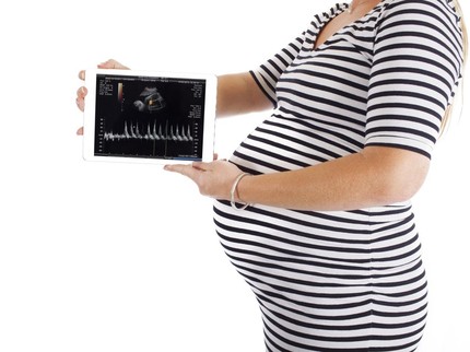Langka! Ibu Ini Melahirkan Bayi Kembar Lewat Surogasi dan Alami secara Bersamaan