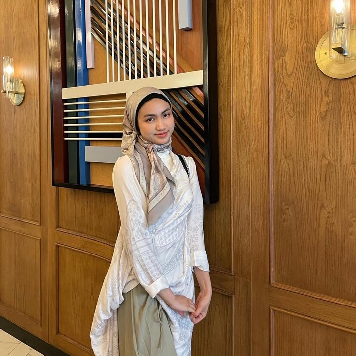<p>Xaviera adalah salah satu figur publik yang belakangan ini sukses mencuri perhatian publik karena kecerdasannya. Namun, bukan hanya itu, perempuan hijabers yang satu ini ternyata juga piawai dalam padu padan <em>outfit.</em> (Foto: Instagram@xavieraaputri)</p>
