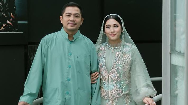 Sang Istri Santai Jalani Kehamilan, Ade Govinda Malah Alami Morning Sickness Ade Govinda mengalami morning sickness saat istrinya tengah menjalani kehamilan di usia 5 bulan. Penasaran seperti apa cerita lengkapnya? Simak yuk Bunda.