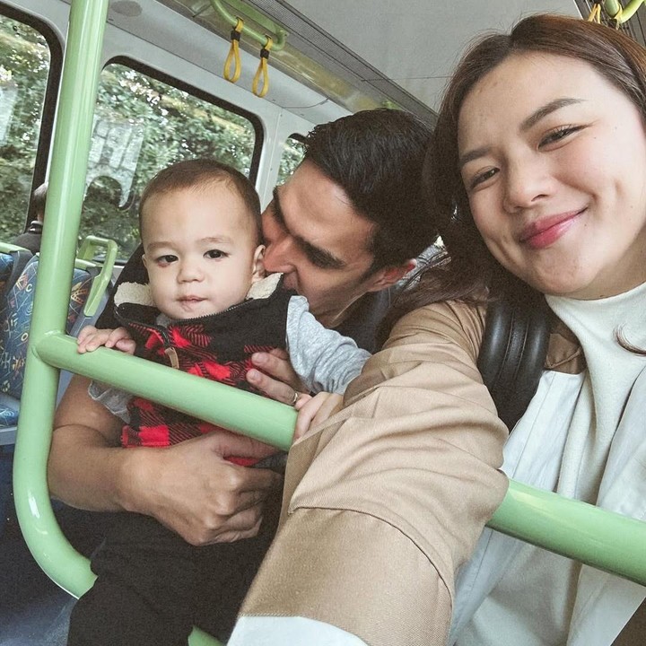 <p>Marcel Chandrawinata menikah dengan Priscilla Deasy Tirtadjaya pada tahun 2017, Bunda. Dari pernikahan ini, keduanya pun dikaruniai seorang putra tampan. (Foto: Instagram: @deasypriscilla)</p>
