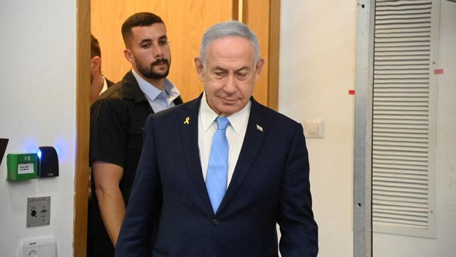 Keracunan Makanan Basi, Netanyahu Batal Disidang Kasus Korupsi Perdana Menteri Israel Benjamin Netanyahu batal menghadiri sidang korupsi yang dijadwalkan pekan ini usai keracunan makanan basi.