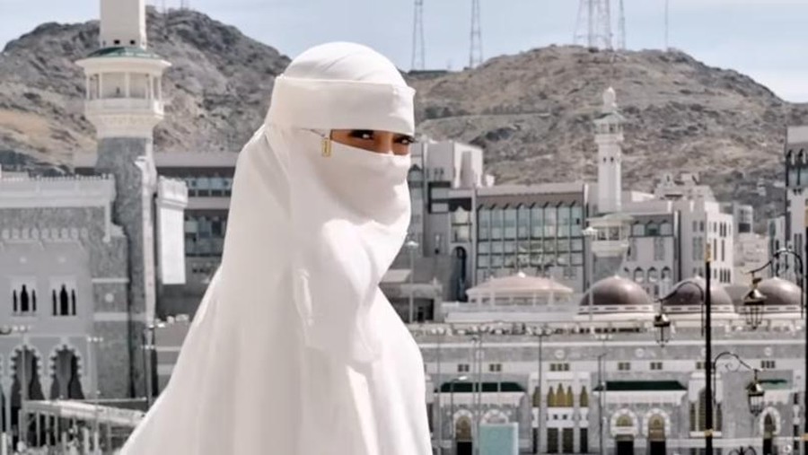 celine evangelista umrah