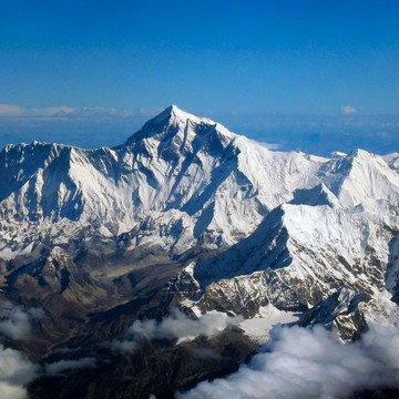 10 Daftar Gunung Tertinggi di Dunia yang Berisiko Tinggi untuk Mendakinya
