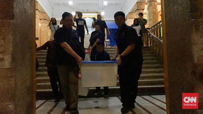 Kortas Tipikor Polri menggeledah kantor Wijaya Karya terkait dugaan korupsi proyek pabrik gula Assembagoes.  
