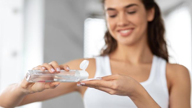 10 Rekomendasi Micellar Water Terbaik yang Aman untuk Kulit Berjerawat