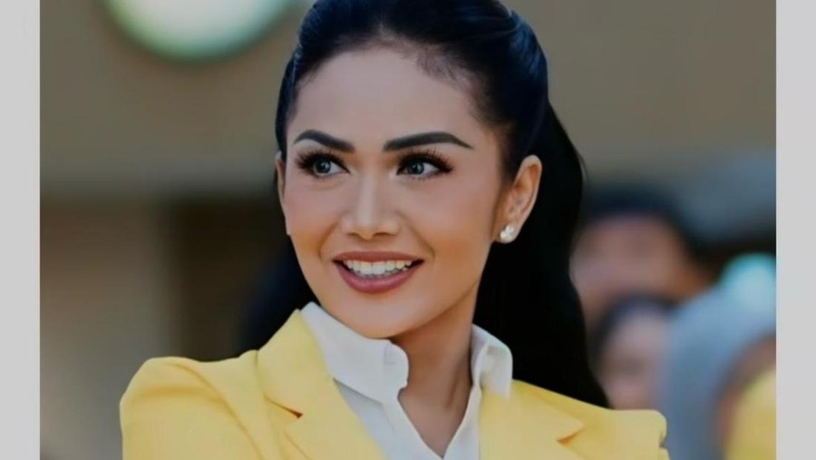 Kris Dayanti mengikuti orientasi mahasiswa Kris Dayanti mengikuti orientasi mahasiswa