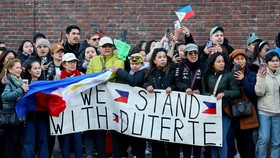 Warga Filipina Ramai-ramai Tuntut Pembebasan Eks Presiden Duterte