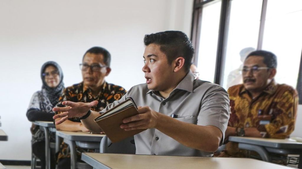 Seskab Teddy Melanjutkan Studi S3 di ITB, Program Sains Manajemen