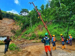 PLN Berjibaku Pulihkan Listrik di Wilayah Bencana Sukabumi