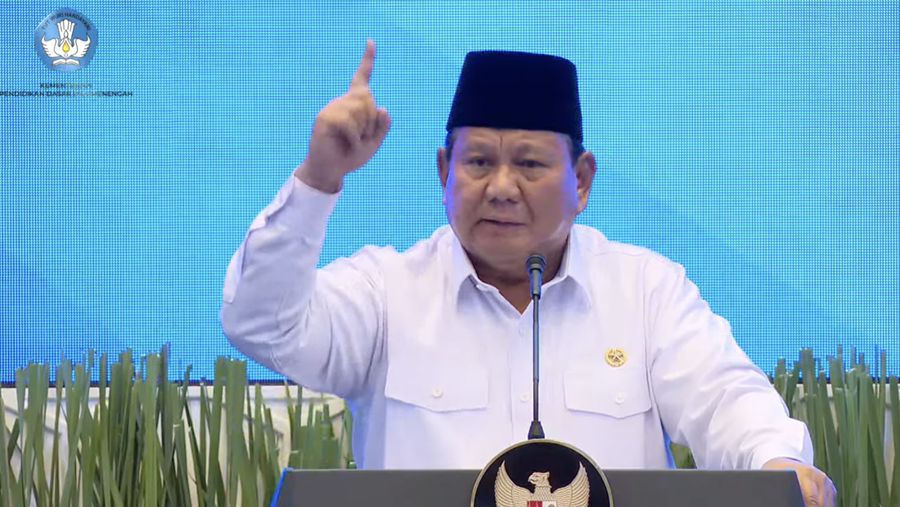 Prabowo Subianto dalam peluncuran mekanisme baru penyaluran tunjangan guru dan asn daerah. (Tangkapan layar YouTube @Kemdikdasmen)