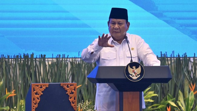 Presiden Prabowo Subianto menyebut Jaksa Agung ST Burhanuddin tengah sibuk mengejar orang-orang yang ingin dimintai pertanggungjawabannya.