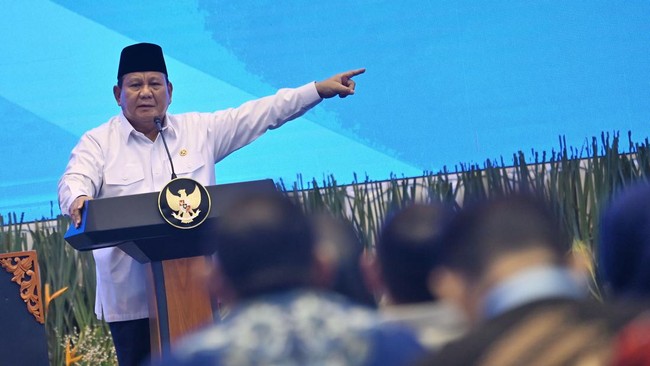 Prabowo telah resmi teken tunjangan guru ASN langsung ditransfer ke rekening pribadi secara perorangan, tanpa lewat pemerintah daerah (Pemda).