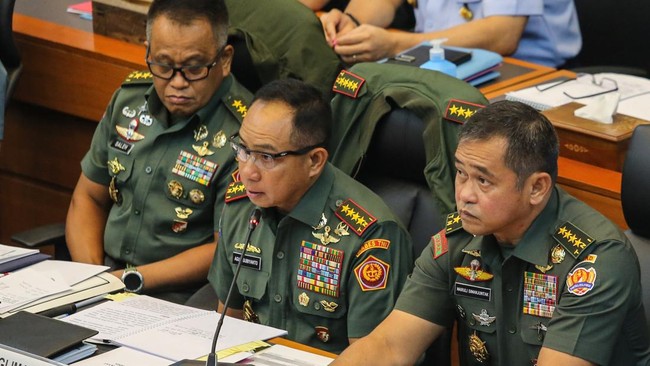 Fraksi PKB di DPR mengingatkan agar TNI kudu mulai bersikap tegas kepada anggotanya nan menduduki kedudukan sipil alias nan tak diizinkan UU.