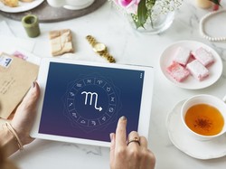 Ramalan Zodiak Hari Ini 26 Juni 2025, Hati Scorpio Berbunga-bunga!
