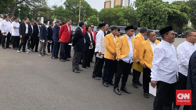 Mendiktisaintek mengatakan ada 125 rektor PTN dan juga banyak rektor PTS nan datang ke istana sore ini.