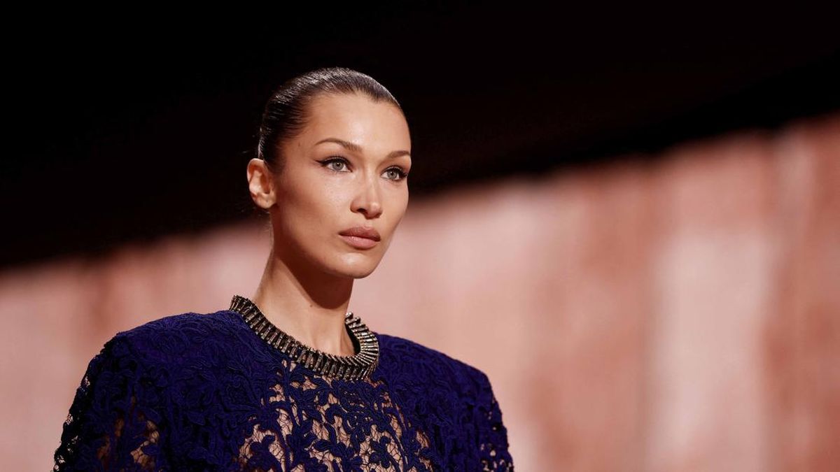 Pulih dari Lyme, Bella Hadid Langsung Keluyuran di Paris