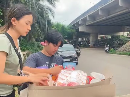 Alasan Sidik Eduard Kembali Jualan Bakso Cilok di Pinggir Jalan, Sepi Usai Direview Food Vlogger