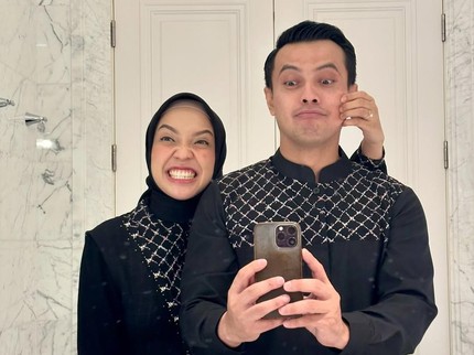 Lama Tak TerLihat Temmy Rahadi Makin Harmonis dengan Istri, Lihat 7 Potretnya