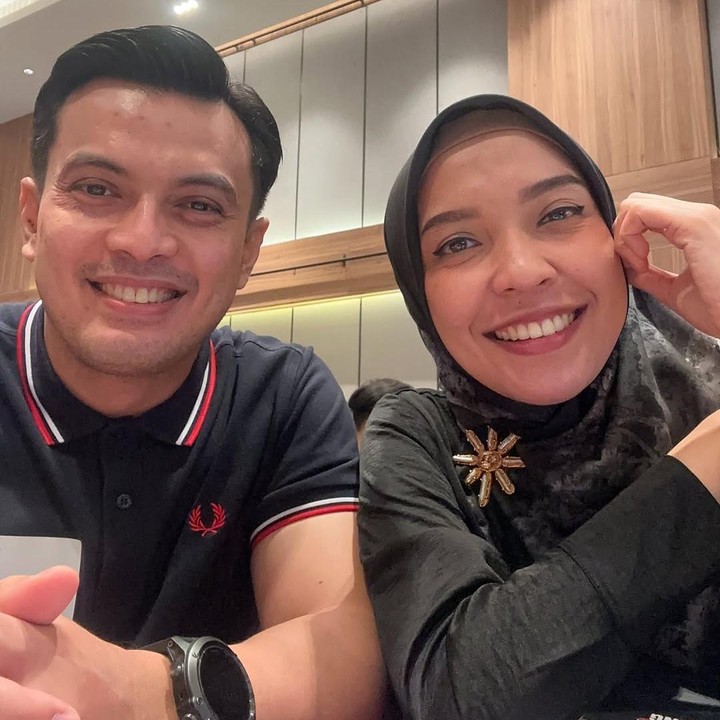 <p>Melihat dari laman Instagram-nya, Temmy kerap membagikan potret kebersamaannya bersama sang istri. Ia kerap menemani Ira ketika sedang bekerja. (Foto: Instagram: @temmyrahadi99)</p>